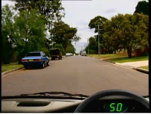 Parked jeep on the verge &mdash; hazard perception practice clip 57